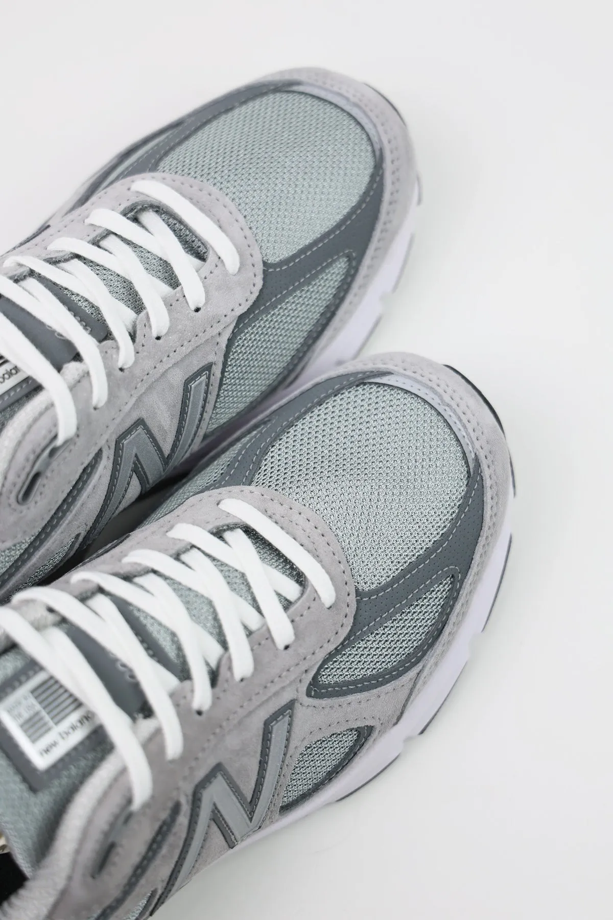 990v4 - Grey/White